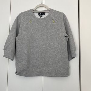GSTQ banded knit top. Light heather grey. Yellow zip details. medium. With tags